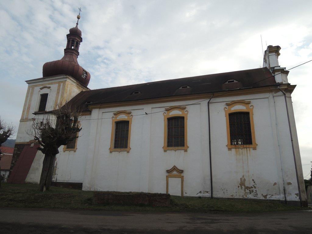Kostomlaty kostel